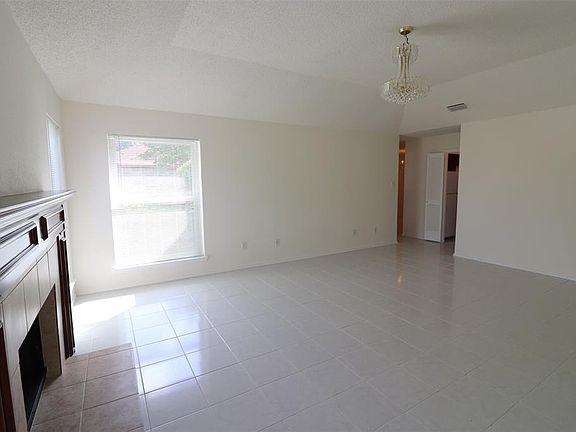5th image of 2405 Idlewood Dr