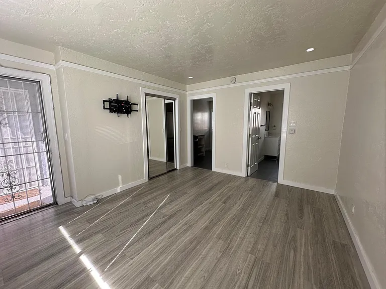 2659 Sacramento St — Photo 2