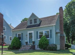 80 Chestnut St, Midland Park, NJ 07432