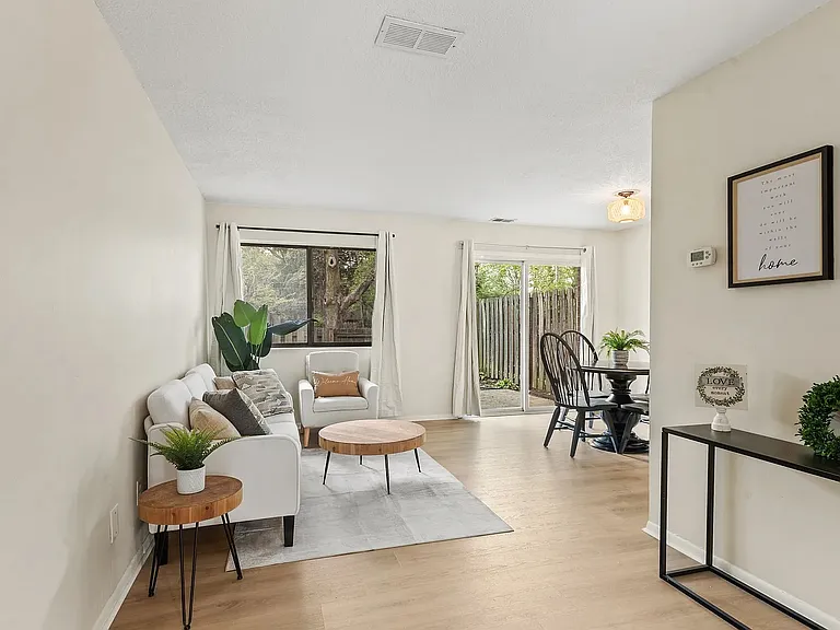 968 Greenwood Trl W — Photo 5