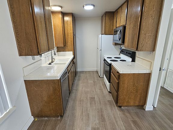 3rd image of 4077 Goldfinch St APT 11