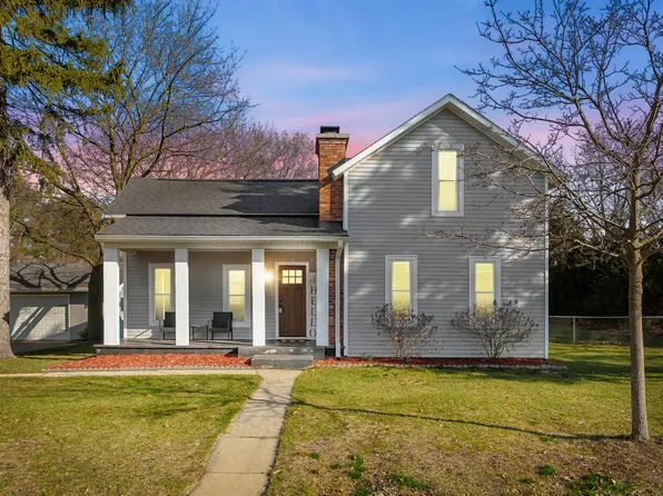 727 E 2nd St, Lawton, MI 49065