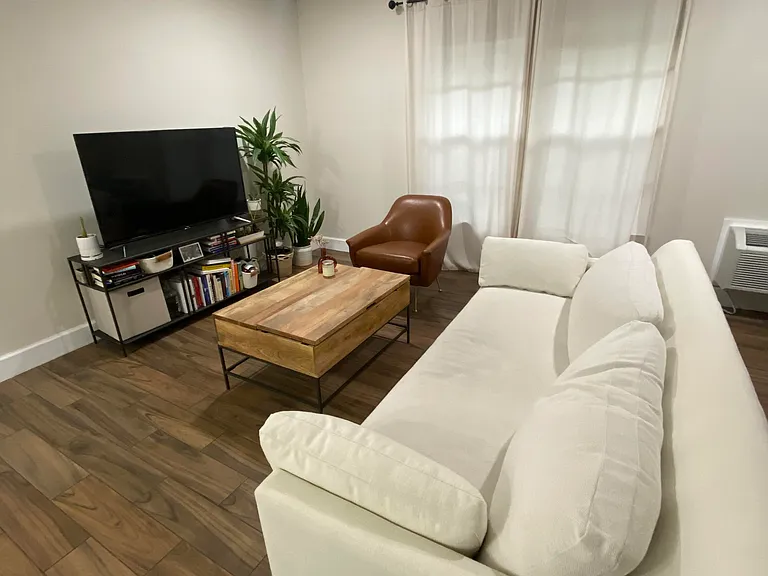 118 W America St #2 — Photo 5