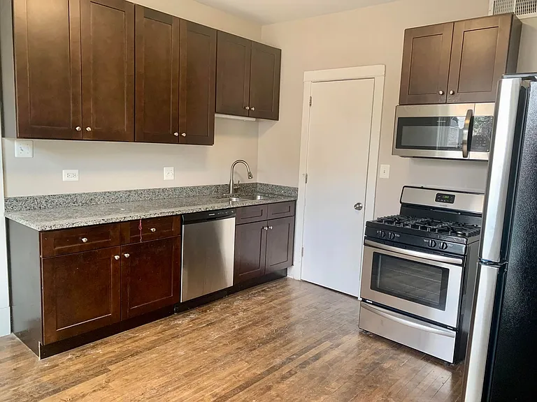 3225 W Division St — Photo 4