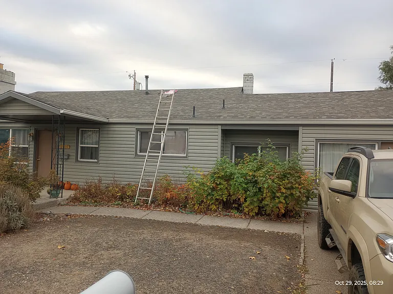 1200 NE Ochoco Ave — Photo 1