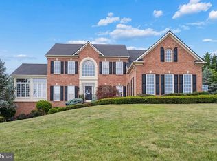 9808 Pembroke Dr, Hagerstown, MD 21740
