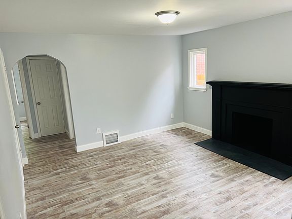 3rd image of 6717 Woodmont Ave