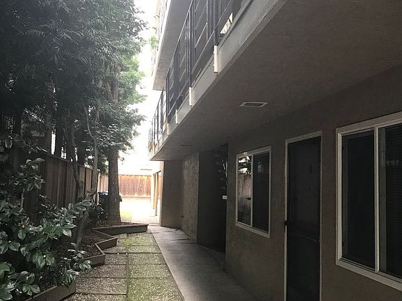 3rd image of 2211 San Antonio Ave APT A