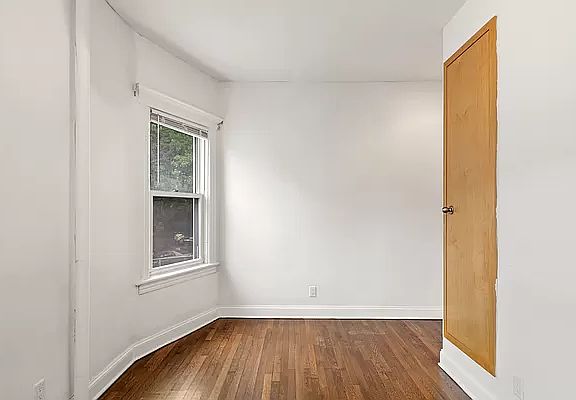 3rd image of 517 E 234th St