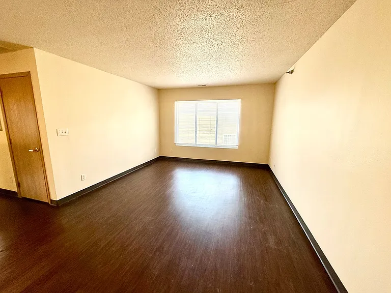 221 Crystal St — Photo 27