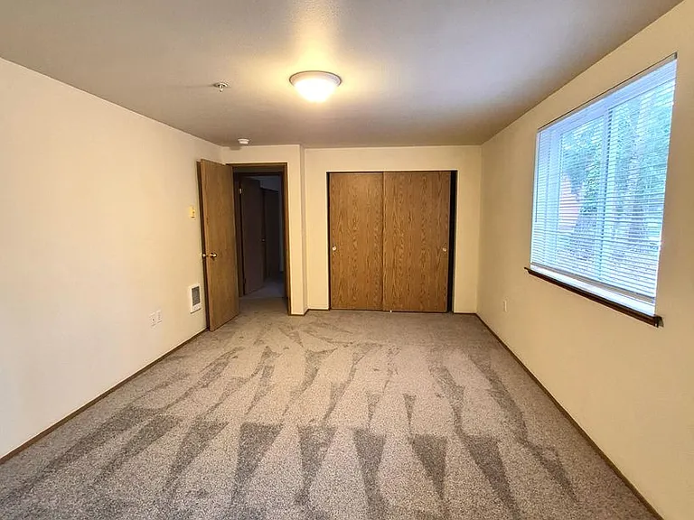 9006 Main St E — Photo 24