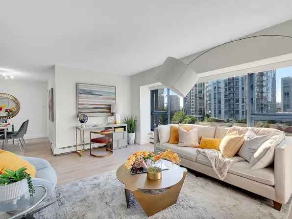 1177 Pacific Blvd #602, Vancouver, BC V6Z 2R8