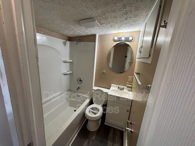 1211 Franklin St — Photo 13