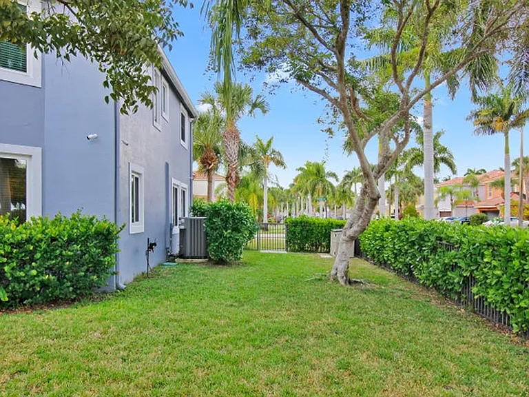 9022 Dupont Pl — Photo 19