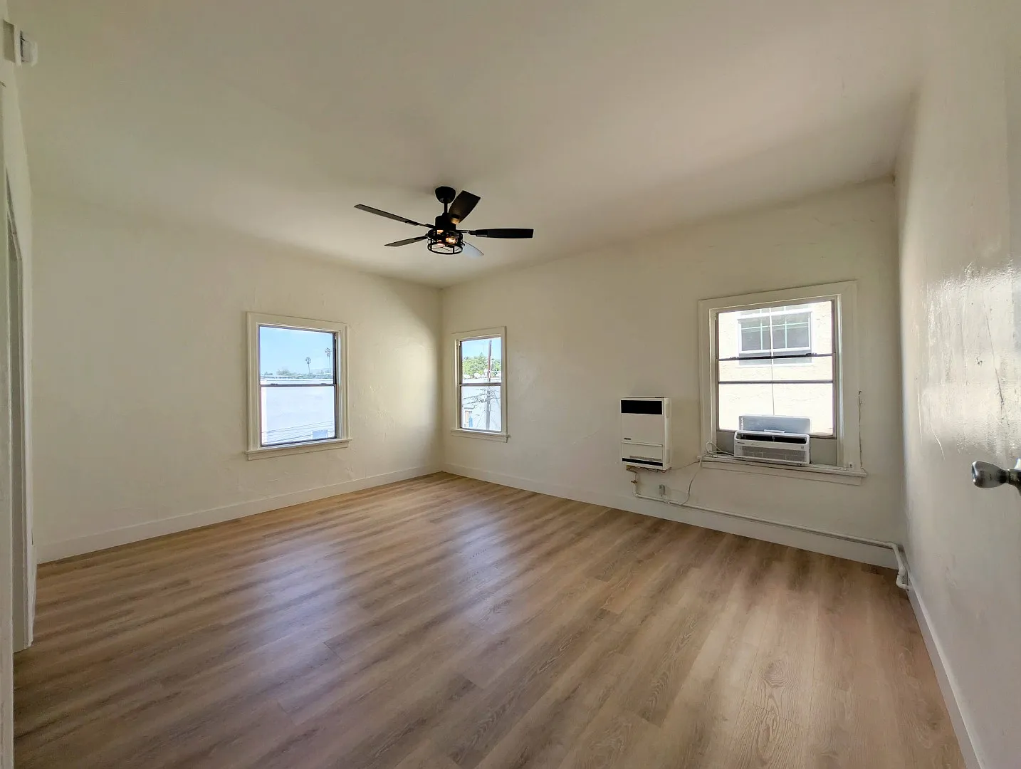 427 Coronado Terrace, Unit #9 — Photo 2
