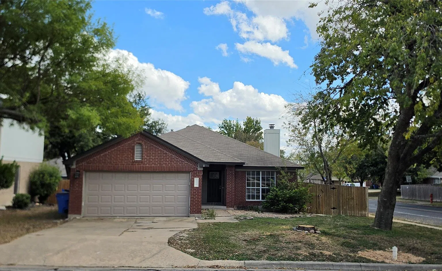 3 bed, 2.0 bath, 1490 sqft, $2,000 — Photo 1