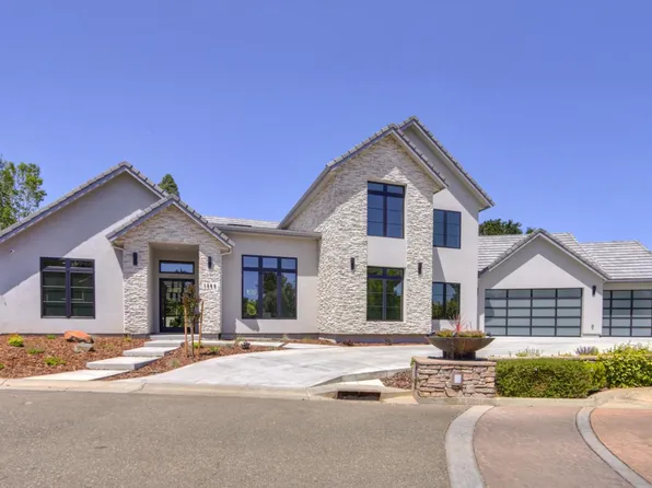 1360 Pars Oak Ln, Carmichael, CA 95608