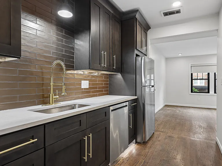 5 Del Lin Dr #100 — Photo 3