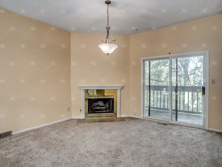 4800 Horton St — Photo 10
