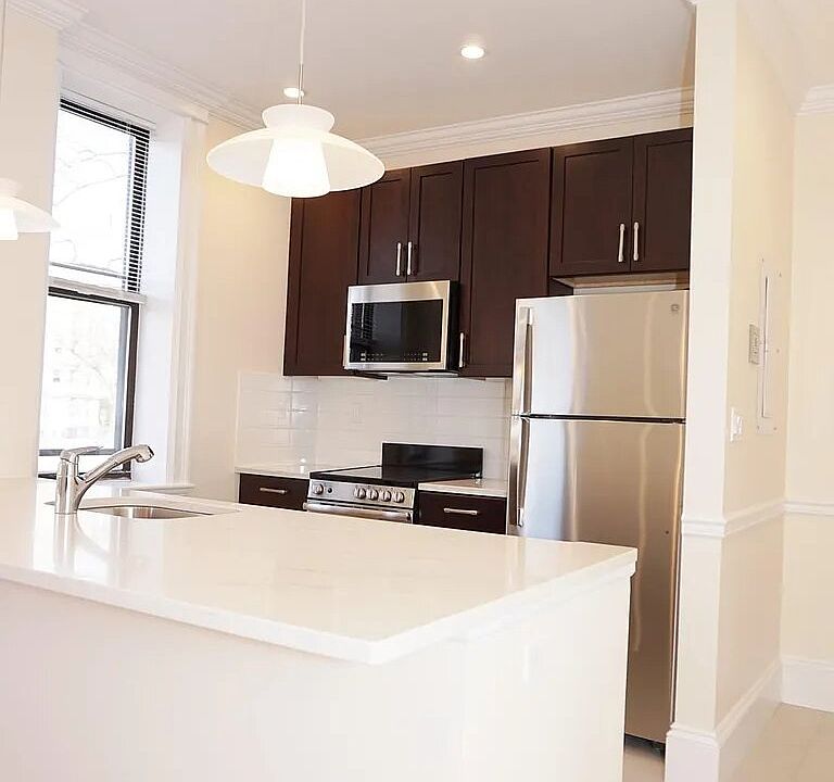 2nd image of 1330 Commonwealth Ave #33