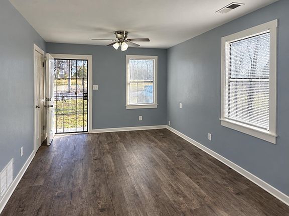 5th image of 3075 Debby St