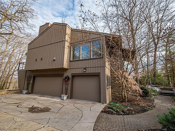 3rd image of 725 Rocky Hollow Dr
