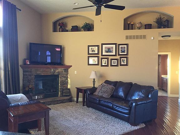 4th image of 20334 Deer Path Ct