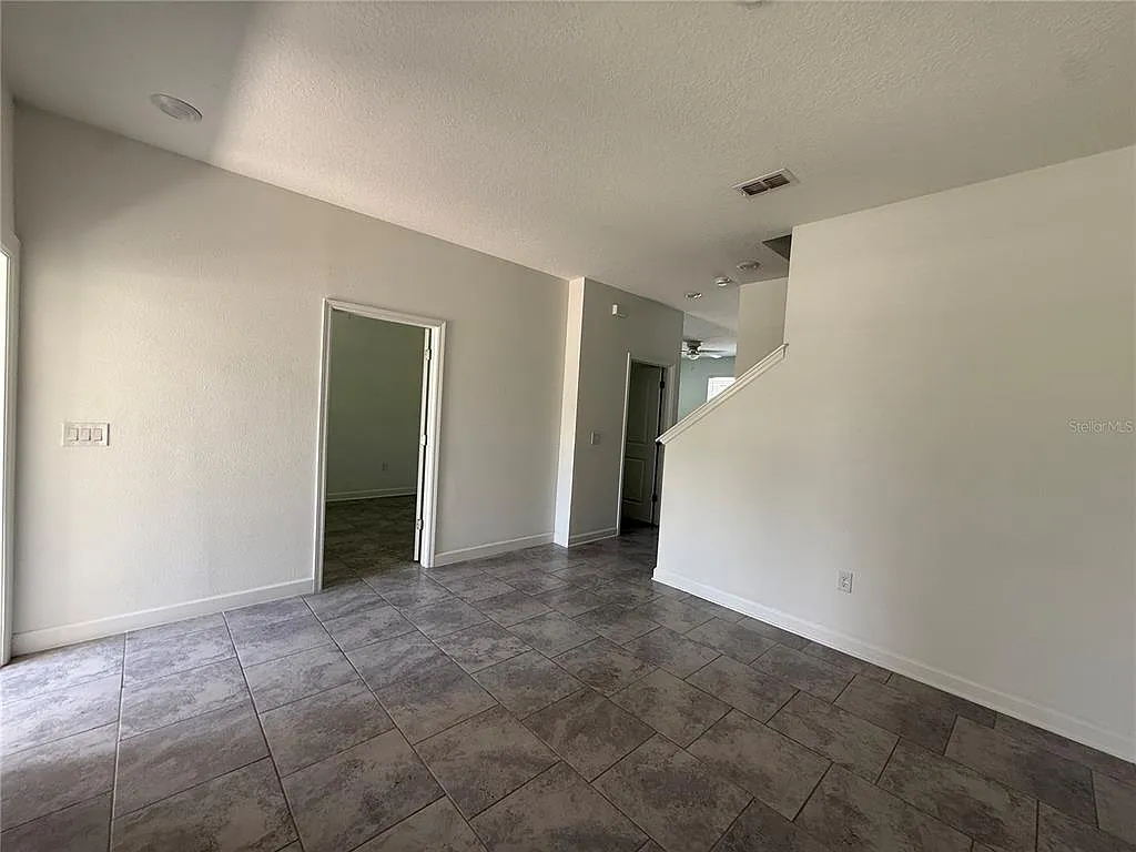 3 bed, 2.5 bath, 1755 sqft, $2,350 — Photo 4