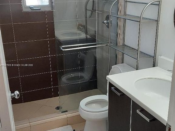 4th image of 621 11th St APT 201