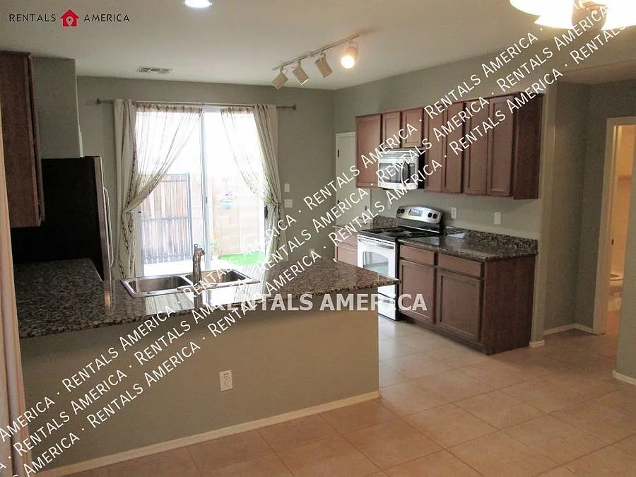 3 bed, 2.5 bath, 1500 sqft, $1,950 — Photo 3