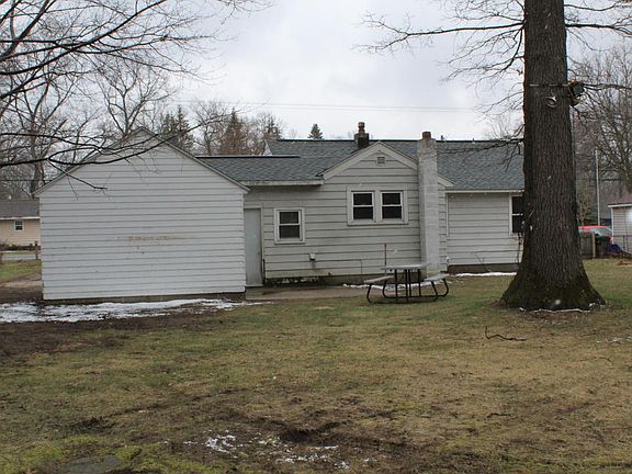 3rd image of 3332 Evanston Ave
