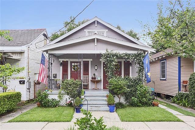 1st image of 605 Olivier St