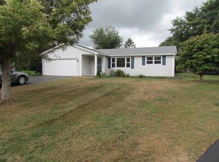 2 Galwood Dr, Rochester, NY 14622