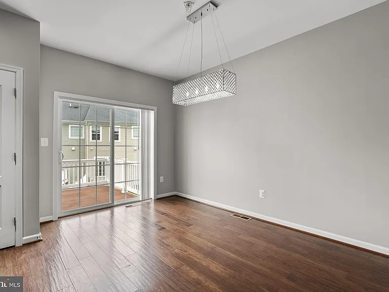 9442 Adelaide Ln — Photo 10