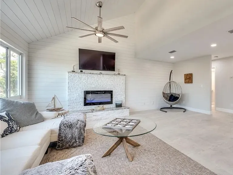785 Rabbit Rd — Photo 4