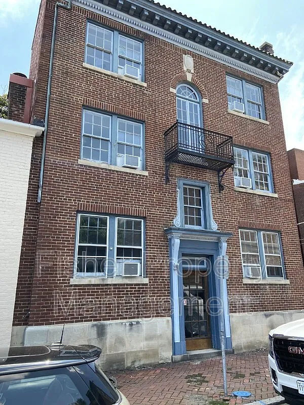 1 bed, 1.0 bath, 685 sqft, $1,295 — Photo 1