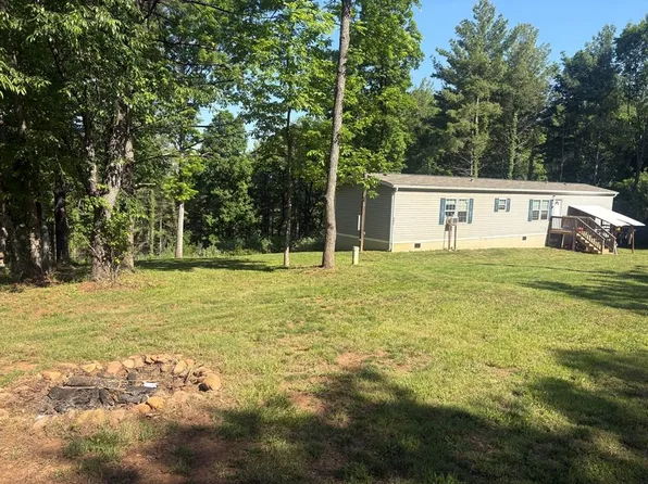 301 Oak Ridge Dr, Austinville, VA 24312