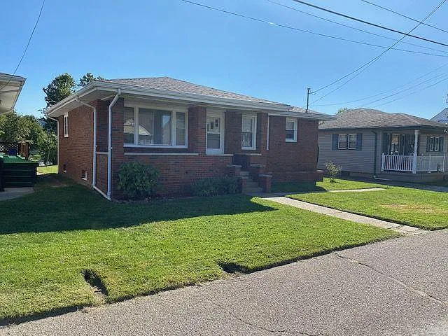 1010 McConnell Dr photo 1