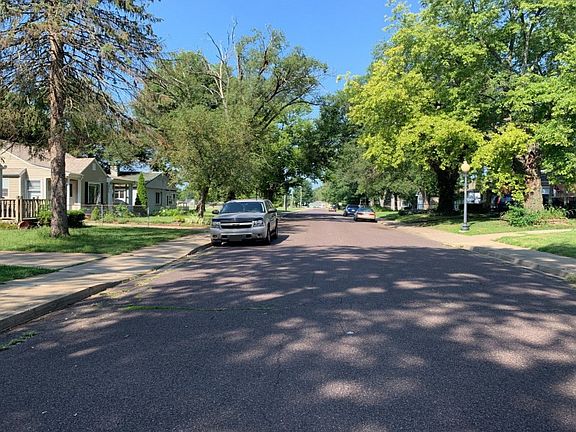 4th image of 904 E Fairoaks Ave