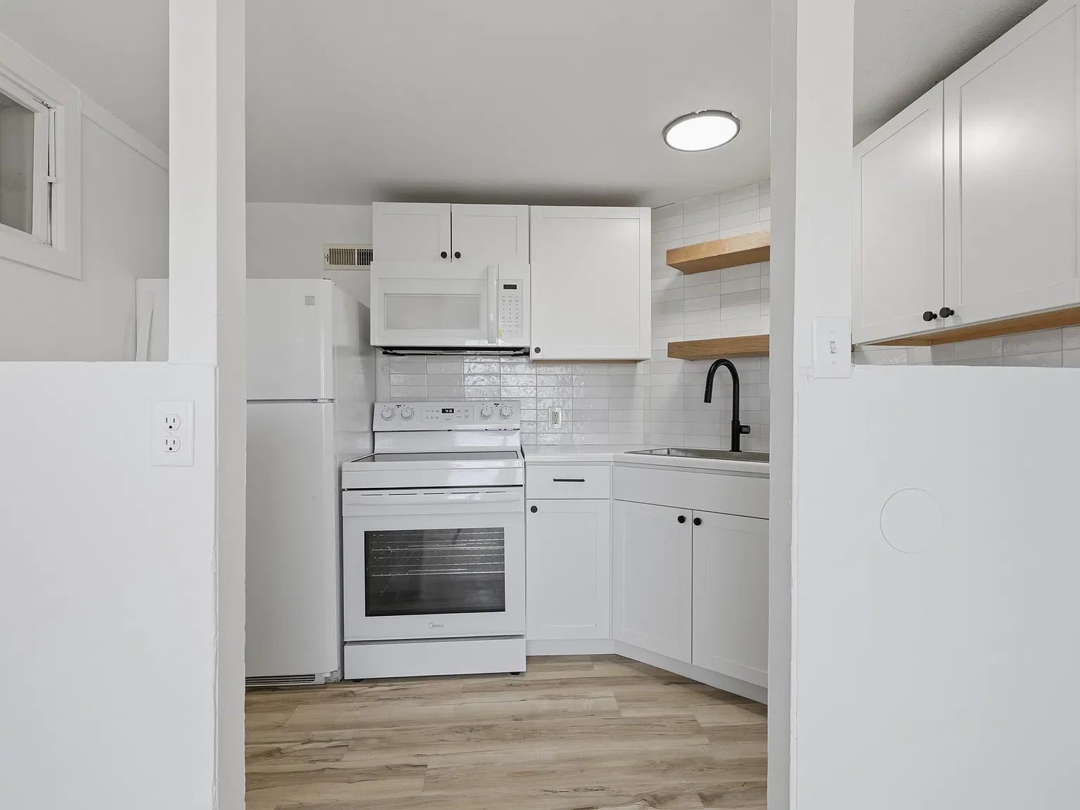 2 bed, $1,200 — Photo 3