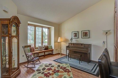 4th image of 2898 McKinley Dr