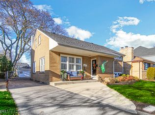 598 S Stratford Ave, Elmhurst, IL 60126