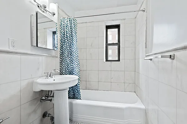 Rented by Anchor Associates | media 4