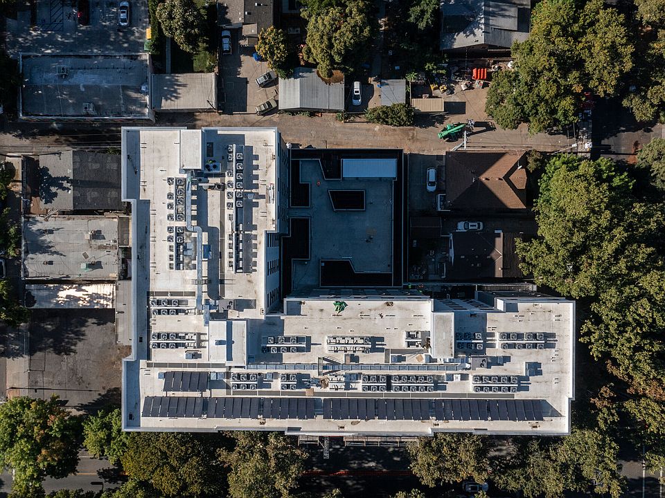 Building Photo 4
