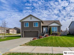 4911 N 165th St, Omaha, NE 68116