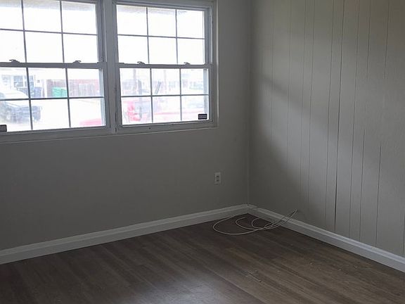 2nd image of 36 Thorn Ln