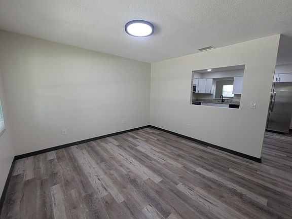 3rd image of 935 NE 5th Ter