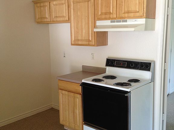 3rd image of 727 E Avenue D #B