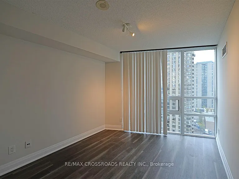 35 Hollywood Ave #1709 — Photo 12