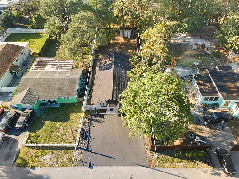 836 SW 13th Ct — Photo 19